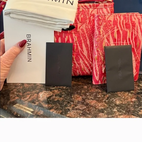 ❤🔹️Brahmin 🔹️Coral LoreleiBeloved Melbourne Croc Embossed Bag + Passport Set
